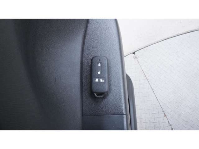 全てが当社で完結します！軽モールは、トータルカーサポート店です。保険屋さんへのお電話や修理、保険更新や車検、めんどうな手続きまで全ておまかせください。