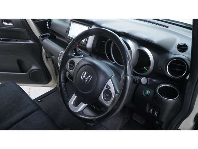 有名カフェ店にプロデュースしていただいた自慢のコーヒーを是非ご賞味ください！季節限定のメニューも受付スタッフが考案しています☆待ち時間も楽しい！