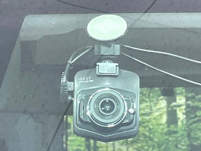 【ドライブレコーダー】安心・安全なカーライフに必須のドライブレコーダーを装備！走行中はもちろん、あおり運転や事故に遭遇した際の状況も映像で記録し、万一のリスクに備えます。