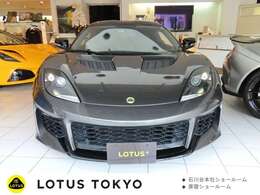 ボディカラーはメタリックグレー×ブラックパック、メーカーオプションのメタリックペイント仕様です。内装は落ち着いたブラックアルカンタラ。
