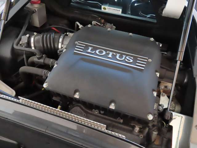 カタログ値で298kw（406ps）を発揮する3.5リッタースーパーチャージャーエンジン
