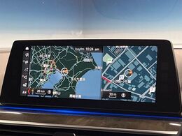 ●純正ナビ:一体感のあるナビは、高級感ある車内を演出してくれます。オーディオ機能も充実しておりますので、運転もより楽しめます♪