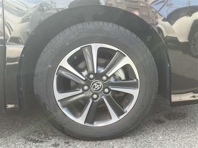 【アルミホイール】デザイン性が大事ですが、スチールホイルに比べアルミは軽量ですので、燃費や走りにも影響します