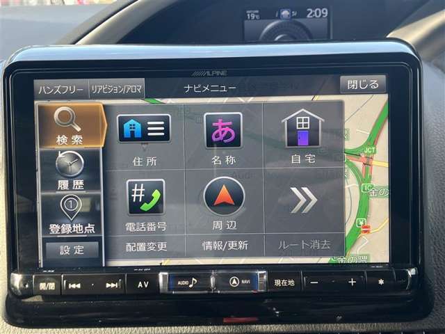 旅行やレジャーにと様々なシーンで期待に応える安心ナビ付き！ブルートゥースやDVD再生機能も付いてます