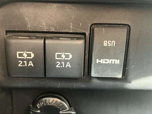 HDMI端子に専用のケーブルを接続すればナビ画面でYouTube等見れます！