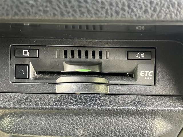 ETC搭載車しか通過できないスマートICが利用できるようになります。現在、スマートICの設置箇所も増えてきてます。また、料金所での小銭の出し入れや雨天時における窓の開閉などの紛らわしさも解消されます。