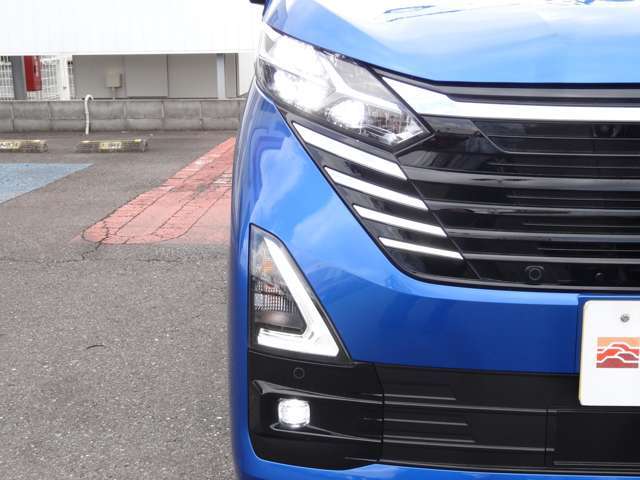 明るいLEDヘッドライト採用。夜の運転も安心です♪　フォグランプ付き☆
