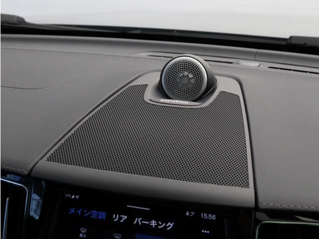 【Bowers＆Wilkins】世界のオーディオファン垂涎のプレミアムサウンドシステムを搭載。コンサートホールのベストポジションに相当する音場空間を忠実に再現。乗る人すべてに驚きの音響体験を提供します