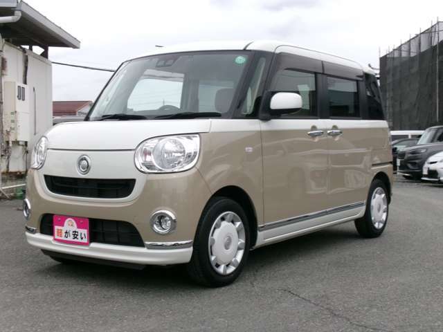 中古車でもとっても綺麗♪納車前に、ボディはガラスコーティングを行います♪ピカピカの「光沢」・「艶」の状態で御納車致します！