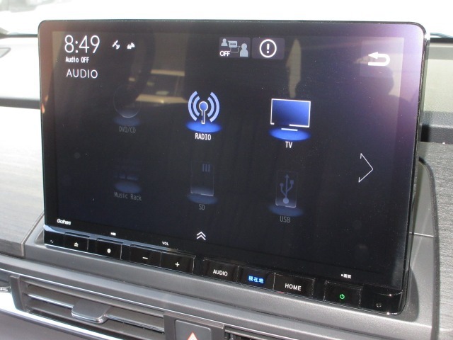 ナビゲーションはギャザズ11.4インチコネクトナビ（LXM-247VFLi）を装着しております。AM、FM、CD、DVD再生、Bluetooth、音楽録音再生、フルセグTVがご使用いただけます。