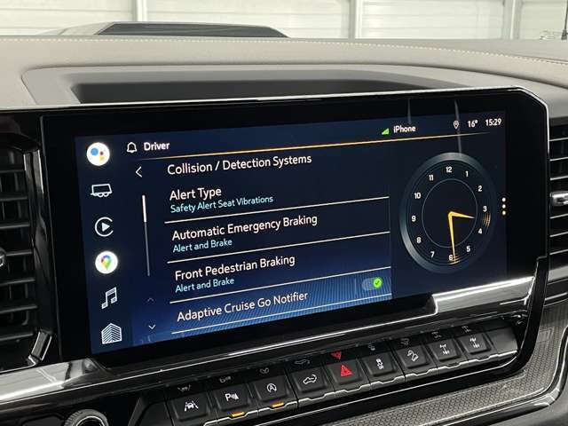 前車追従型アダプティブクルーズコントロールなどが含まれるドライバーサポート機能を中心としたテクノロジーPKGがオプション装着されています。
