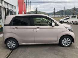 車両の品質管理は室内展示場を完備しておりますので、品質を保った状態の車両をご覧いただけます。