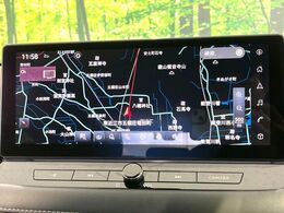 【メーカー純正12.3型ナビ】インテリアに溶け込むスタイリッシュな「専用設計」メーカーナビを装備♪視認性や操作性など基本性能にも優れ、より上質なカーライフをお楽しみいただけます。
