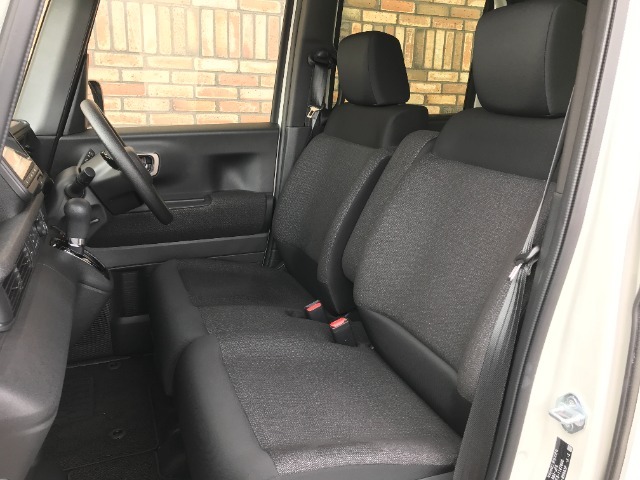 座り心地の良いシートが採用されています。シートヒーターがついているので寒い時期も快適です！