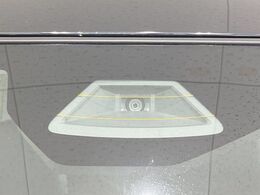 【スズキ　セーフティサポート】走行中に前方の車両等を認識し、衝突しそうな時は警報とブレーキで衝突回避と被害軽減をアシスト。より安全にドライブをお楽しみいただけます。