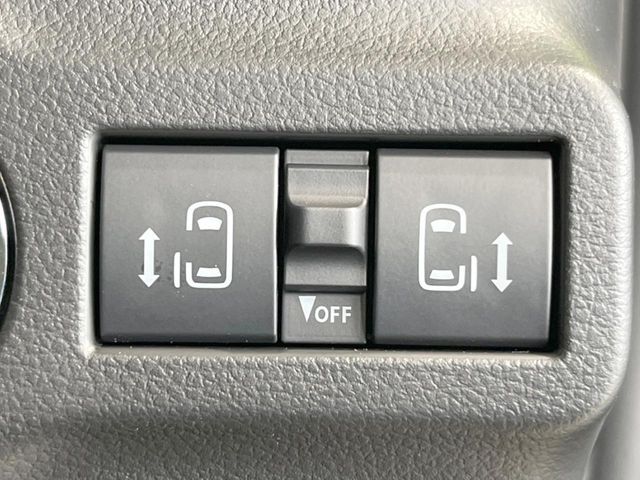 【両側パワースライドドア】スマートキーや運転席のスイッチで後席両側スライドドアの開閉が可能♪電動だから力を入れてドアを開ける必要が無く、小さなお子様でも簡単に開け閉めでき快適です♪