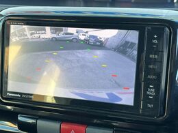 【バックカメラ】駐車時に後方がリアルタイム映像で確認できます。大型商業施設や立体駐車場での駐車時や、夜間のバック時に大活躍！運転スキルに関わらず、今や必須となった装備のひとつです！