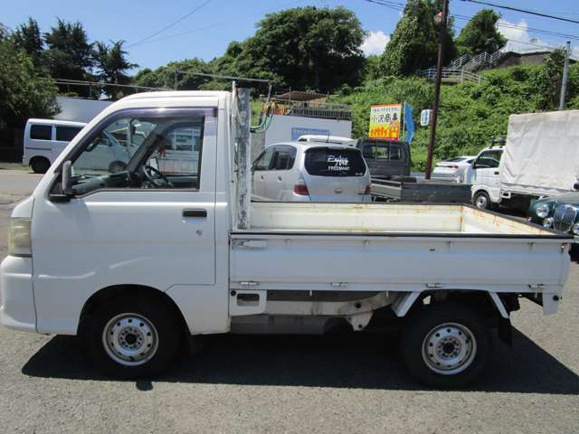下取り車は不動車、査定のない車でも査定させていただきます。頑張ります。支払総額表示の中には自賠責保険、重量税、リサイクル料、消費税、税金関係は全て含まれます。