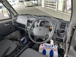 シートのへたりもステアリングのすり減りもなくキレイなクルマです！