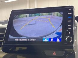 【バックカメラ】駐車時に後方がリアルタイム映像で確認できます。大型商業施設や立体駐車場での駐車時や、夜間のバック時に大活躍！運転スキルに関わらず、今や必須となった装備のひとつです！