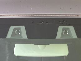 【スズキ　セーフティサポート】走行中に前方の車両等を認識し、衝突しそうな時は警報とブレーキで衝突回避と被害軽減をアシスト。より安全にドライブをお楽しみいただけます。