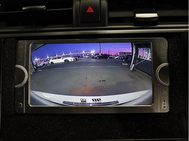 【バックカメラ】駐車の際にも後方が表示されるので安心です！
