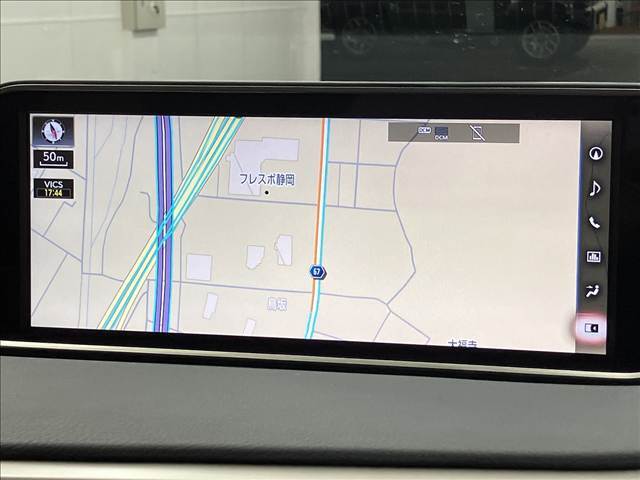 【純正ナビ】一体感のあるナビは、高級感ある車内を演出してくれます。Bluetooth再生などオーディオ機能も充実しておりますので、運転もより楽しめます♪