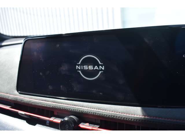 12.3インチワイドディスプレイを採用。情報を同時に表示できる3分割画面も可能