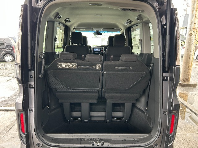 ラゲッジルームも広く、たくさんのお荷物が詰めます！