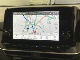 【純正ナビ】一体感のあるナビは、高級感ある車内を演出してくれます。Bluetooth再生などオーディオ機能も充実しておりますので、運転もより楽しめます♪