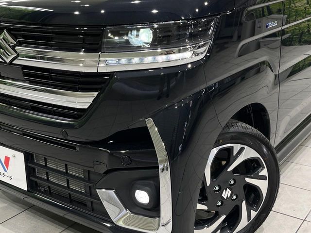 【LEDヘッドライト】悪天候や夜間走行時も良好な視界を確保し安心して運転できる高輝度LEDヘッドライトを装備！点灯速度が早く、消費電力も抑えられています。