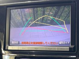 【バックカメラ】駐車時に後方がリアルタイム映像で確認できます。大型商業施設や立体駐車場での駐車時や、夜間のバック時に大活躍！運転スキルに関わらず、今や必須となった装備のひとつです！