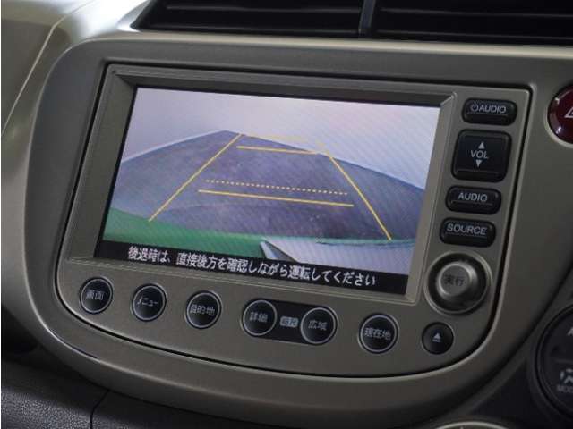 ◆バックカメラ◆リバースにするだけで映ります、後方の安全確認や、狭い駐車場での車庫入れ、雨の日や夜間など視界の悪い時に便利です！安全にバックする為には欠かせない装備です。