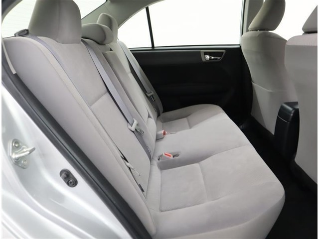 ＜車内＞お友達と一緒に行くお買い物でも、荷室があるので、帰りもゆったり帰れそうですね。お子様と一緒のお出掛けでも役立ちそうです。