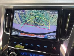 【バックカメラ】駐車時に後方がリアルタイム映像で確認できます。大型商業施設や立体駐車場での駐車時や、夜間のバック時に大活躍！運転スキルに関わらず、今や必須となった装備のひとつです！