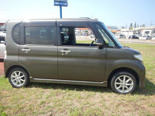 キッズコーナーを始め、お客様がゆっくりお車選びをできるようなお店を目指しております☆お子様連れのお客様もご安心下さいね♪