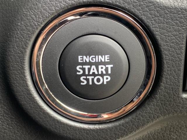 WECARSの展示場では実際に見て、触ってお車をお選びいただけます！知識の豊富な営業スタッフが様々なカーライフをご提案いたします！