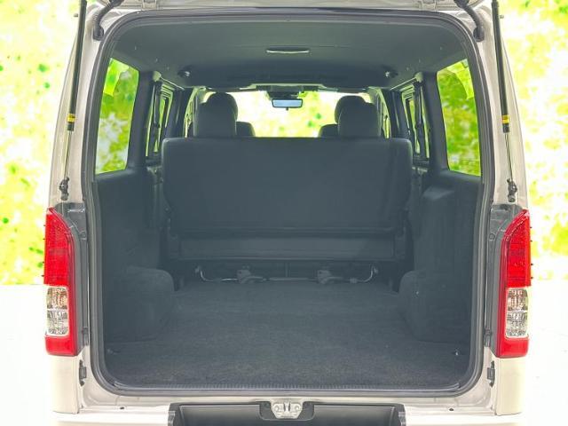 WECARSでは各商談席に大型モニターをご用意しております！見やすい大画面でゆったりと全国の在庫をご覧いただけます！是非ご来店お待ちしております！