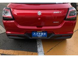 【後退時ブレーキサポート】リヤバンパーに内蔵した超音波センサーで後方の障害物との距離を測り、ブザー音で接近をお知らせします。衝突の可能性が高まると自動でブレーキをかけて衝突の被害を軽減してくれます。