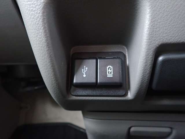 メーカー保証付　AppleCarPlay　バックカメラ　スマートキー　バックセンサー　衝突軽減ブレーキ　ETC　シートヒーター　USBポート　オートライト　LEDヘッドライト