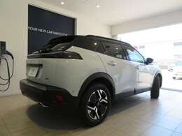 耐久性に優れたコーティングを低価格にてご用意致しております。愛車をいつでも気持ちよく乗っていただくために、納車時の施工をオススメしております。