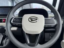 ステアリングスイッチ付き☆音量調整などもハンドルのスイッチでできるので便利です★