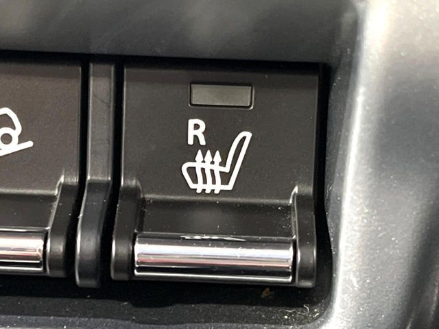 【シートヒーター】寒い日に重宝するシートヒーター！エアコンより早く温まってくれるので寒がりの人も安心ですね♪エアコンの温風は乾燥するから苦手、という方にもをおすすめです。