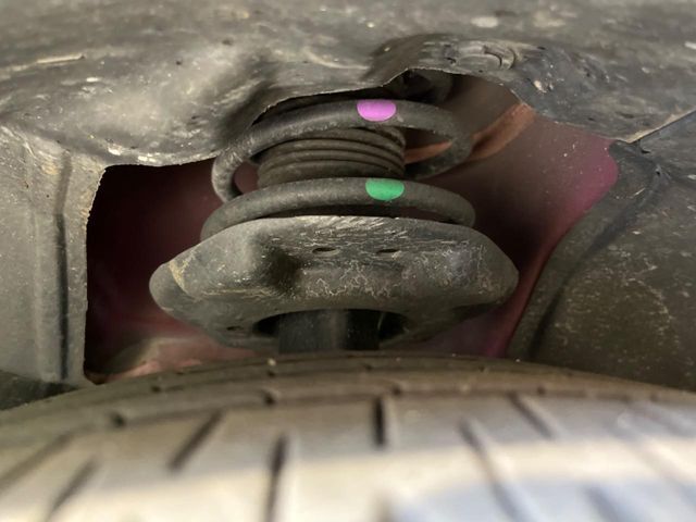 お車を安心してお乗りいただく為には、足回りの定期点検が欠かせません。サービスサポート（有償保証）では無料点検もご提供しており、安心のカーライフをお過ごしいただけるサポート体制が整っています。