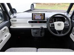 前席全体　目線も高く広い視界で安心して運転することができますね！