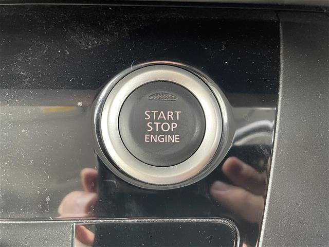 【　スマートキー・プッシュスタート　】鍵を挿さずにポケットに入れたまま鍵の開閉、エンジンの始動まで行えます。