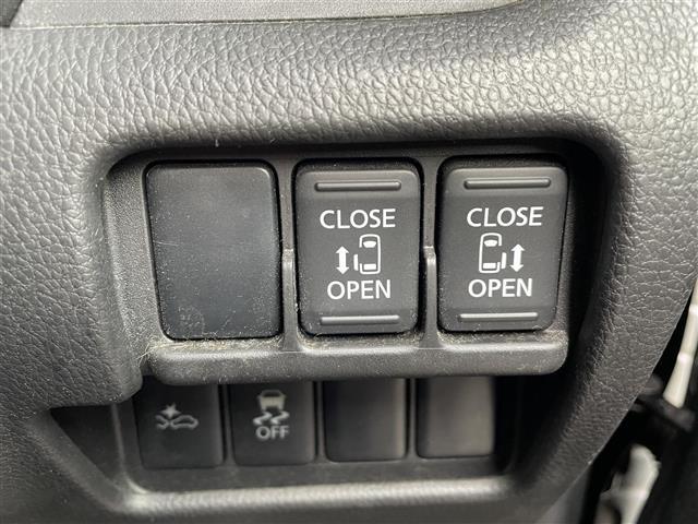 【両側パワースライドドア】ワンタッチで後席スライドドアの開閉が可能！