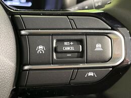 【アダプティブクルーズコントロール】高速道路での長距離走行が楽に！！自動で速度を保つクルーズコントロールが、衝突軽減システムと連携し、前方の車両を感知して車間を保つように速度調節してくれます！！