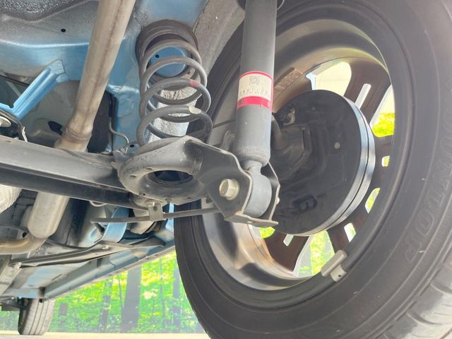 お車を安心してお乗りいただく為には、足回りの定期点検が欠かせません。サービスサポート（有償保証）では無料点検もご提供しており、安心のカーライフをお過ごしいただけるサポート体制が整っています。