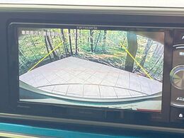 【バックカメラ】駐車時に後方がリアルタイム映像で確認できます。大型商業施設や立体駐車場での駐車時や、夜間のバック時に大活躍！運転スキルに関わらず、今や必須となった装備のひとつです！